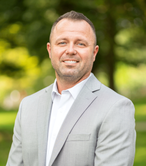 Shannon Ison Headshot